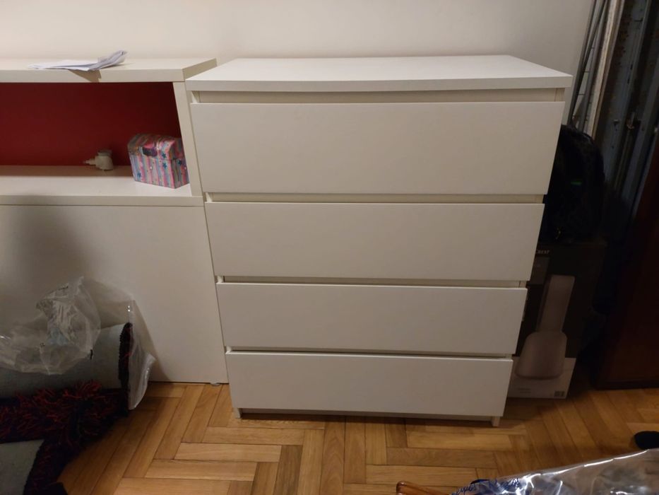 Cómoda com 4 gavetas