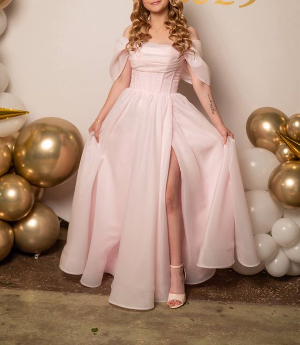 Продам шикарну випускну сукню!