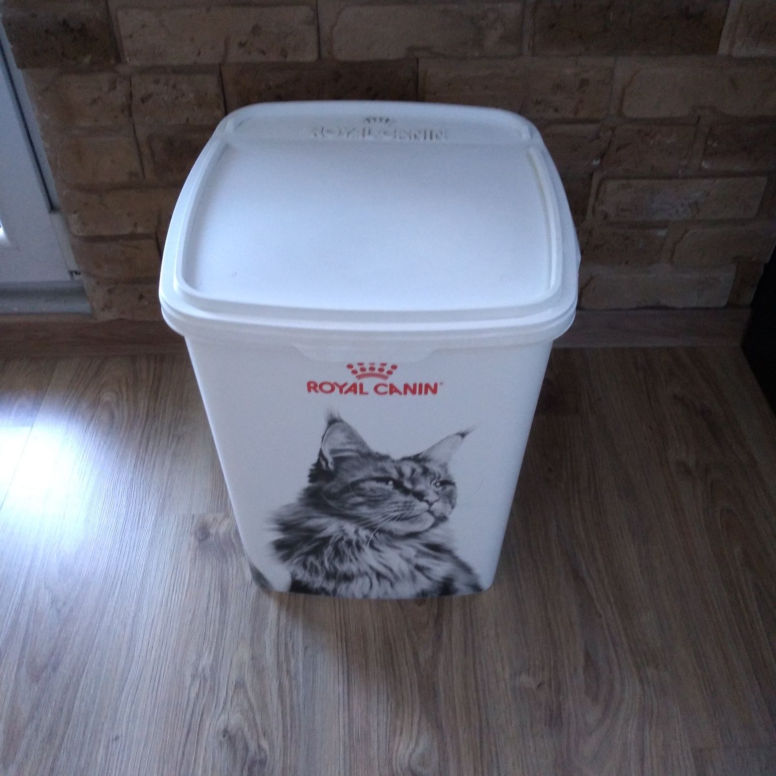 Wiadro, pojemnik duży na karmę lub żwirek dla kota royal canin