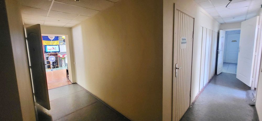 Продаж ЦОКОЛЬНОГО приміщення вул. Поштова буд. 27/29 центр АНГОЛЕНКА.