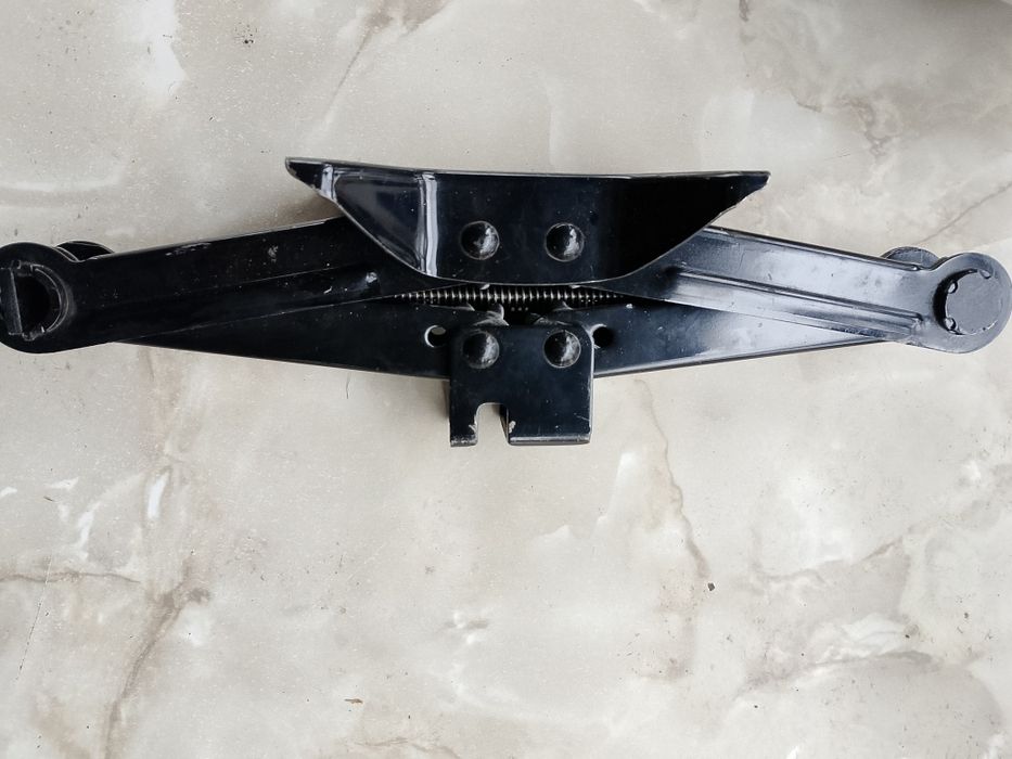 Домкрат Mazda 6 та інші моделі Мазда