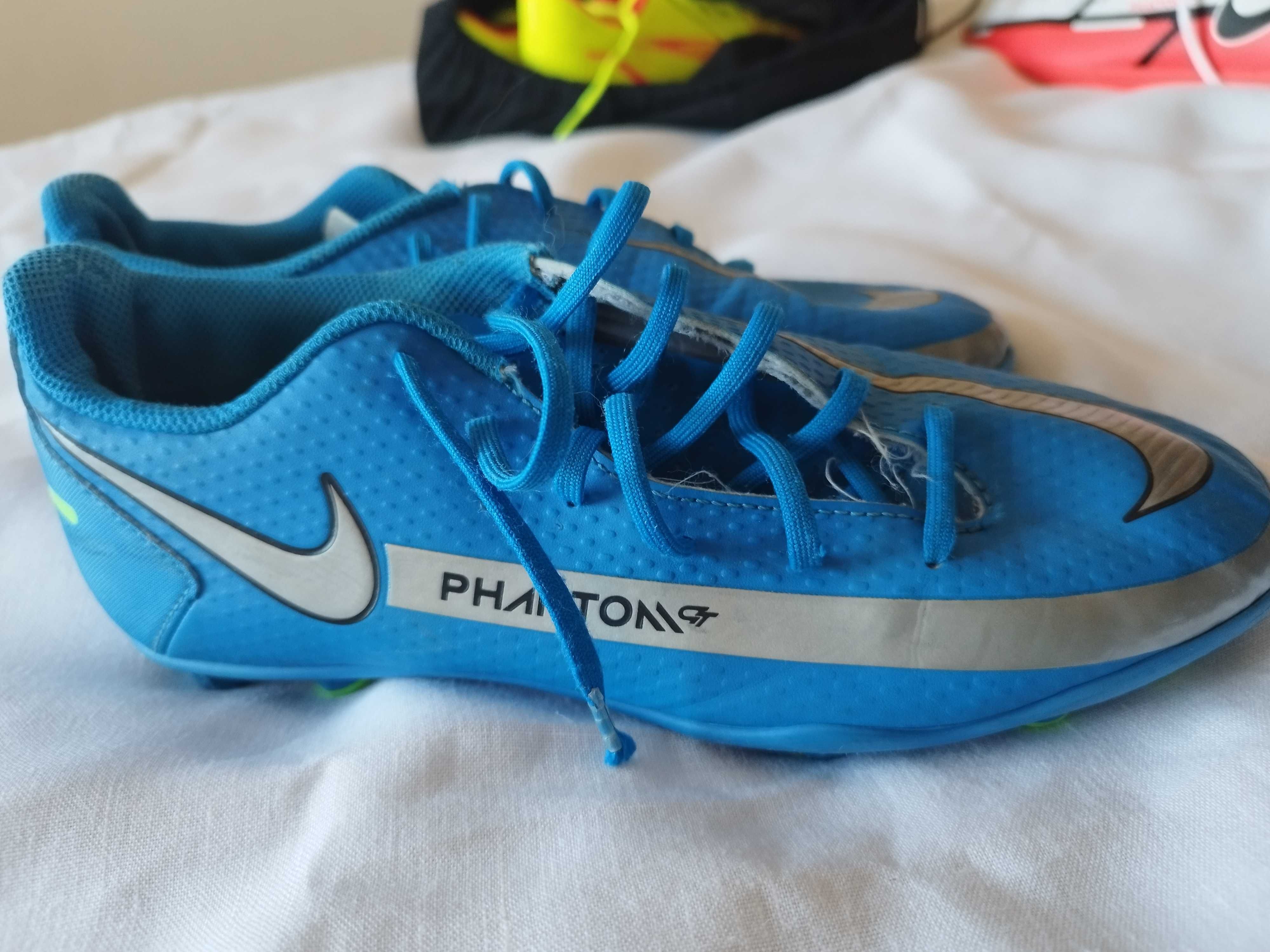 Niebieskie buty piłkarskie korki Nike Phantom Junior