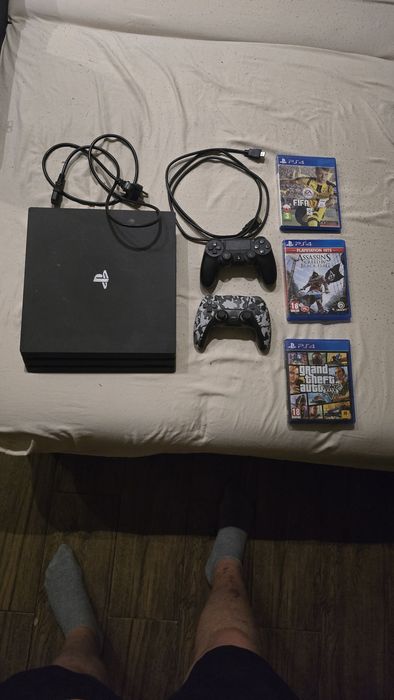 Sprzedam PS4 pro