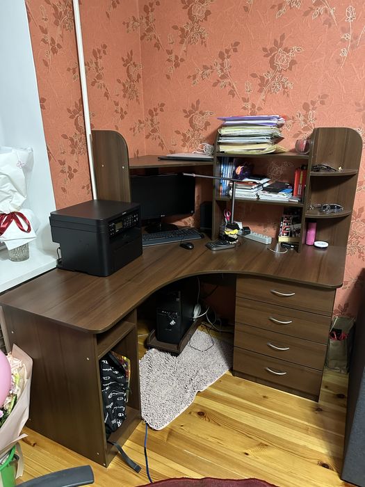 3.000 гн Стол в отличьном состоянии