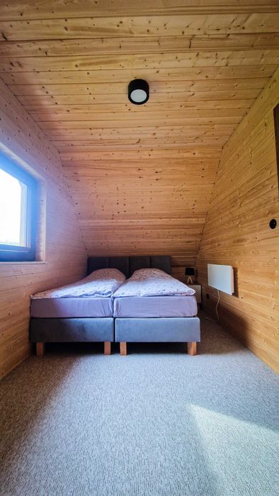 Dom  nad jeziorem z linią brzegową -SEZON 2026