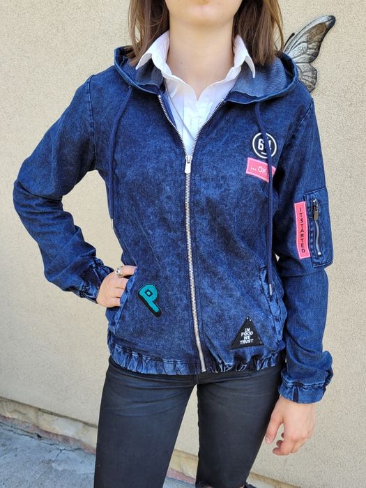 Sinsay bluza jeansowa z kapturem zapinana na zamek aplikacje XS 75% ba