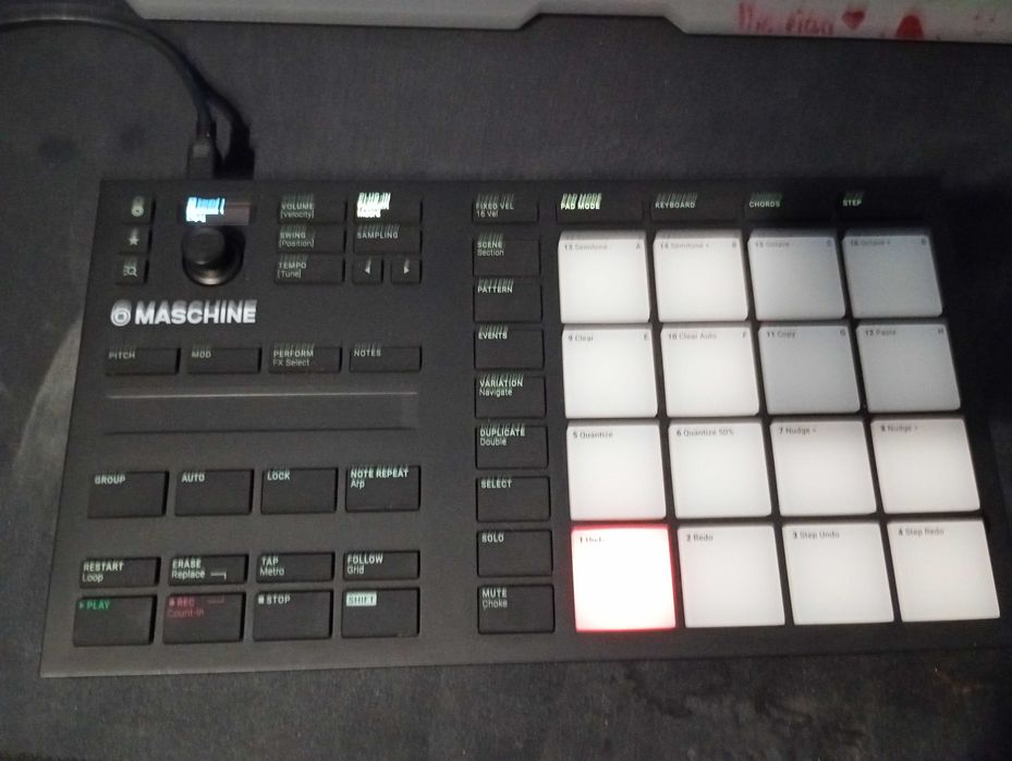 Maschine Mikro MK3 + Oprogramowanie z licencją Komplete Select