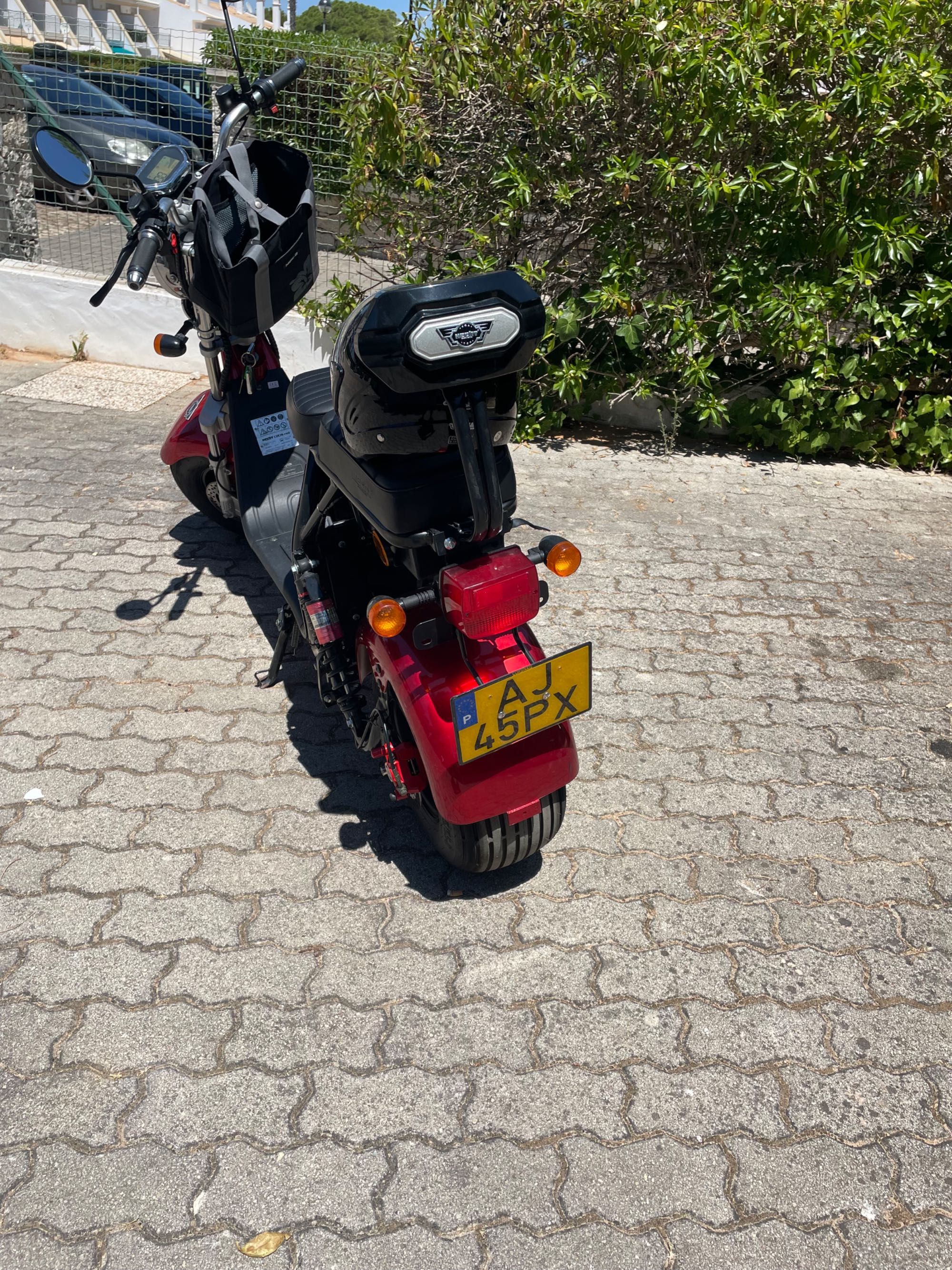 Scooter Elétrica COCIS