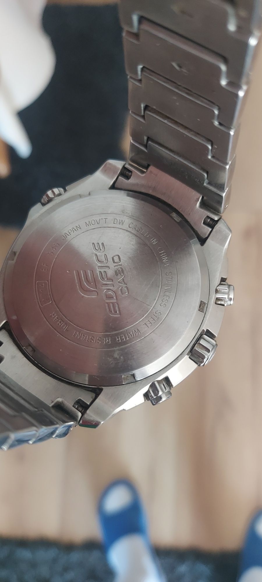 Zegarek Casio z białą tarczą