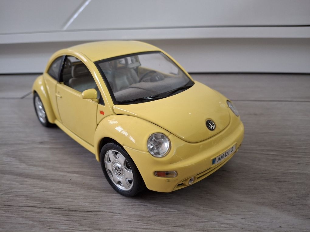 Samochód Kolekcjonerski Volkswagen New Beetle Garbus 1998 Bburago 1:18