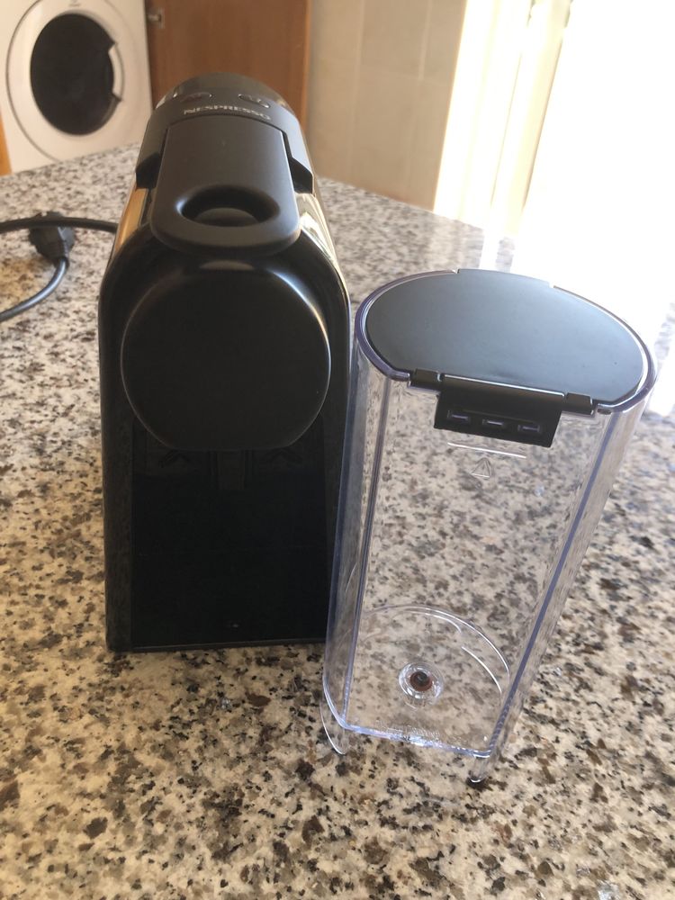 Nespresso Essenza mini, para peças