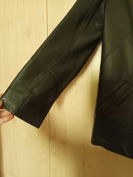 Демисезонная черная куртка из натуральной мягкой кожи р. 46-48 (новая)