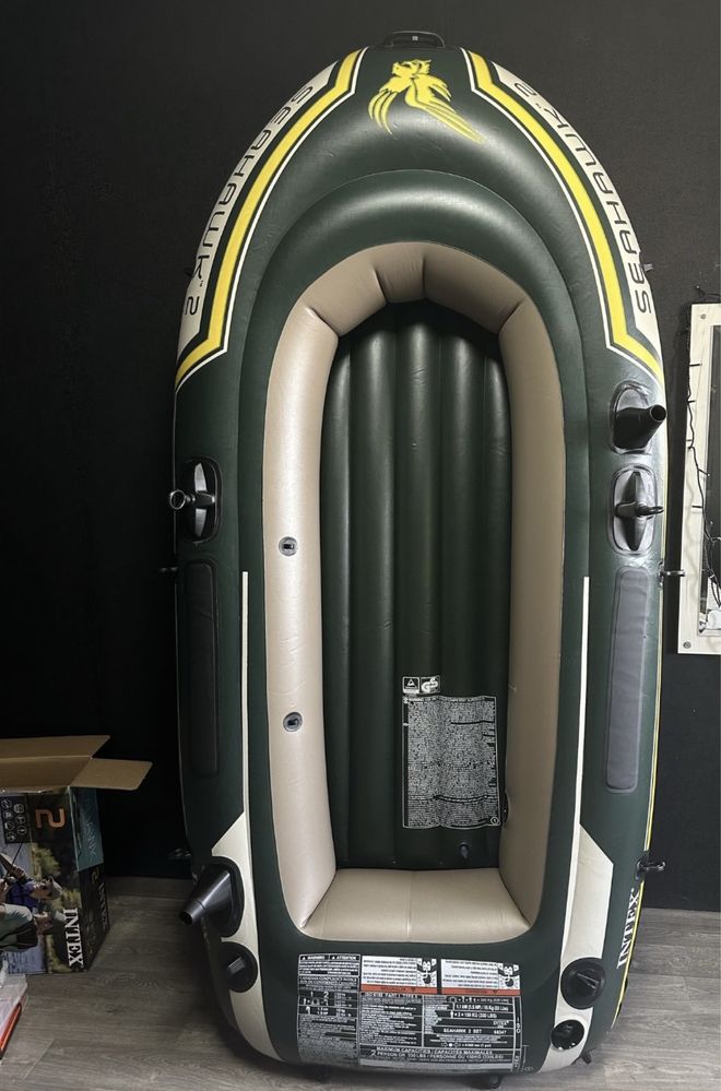 Рибацька надувна лодка intex seahaw 2