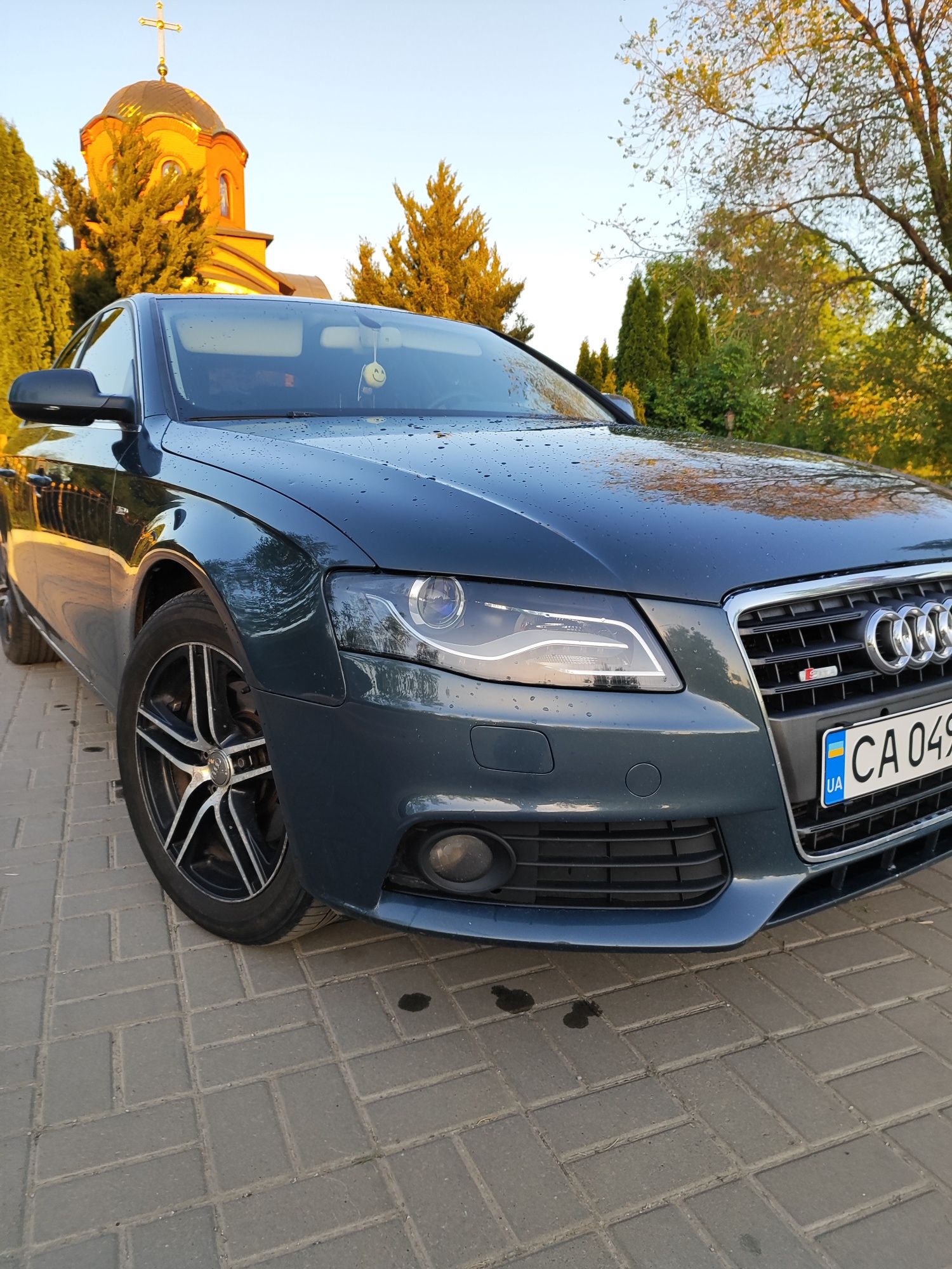 Продам своє авто  Audi A4 B8.