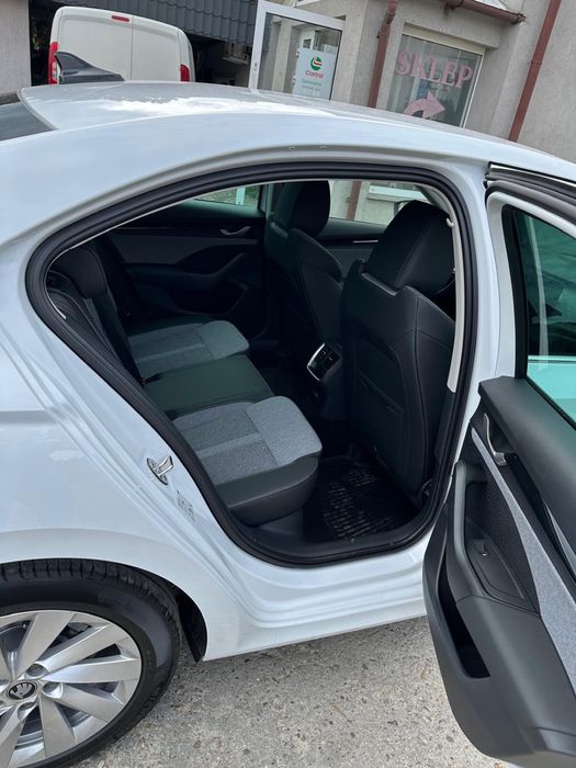 Wynajem samochodów wynajmę Skoda Octavia 2025r automat
