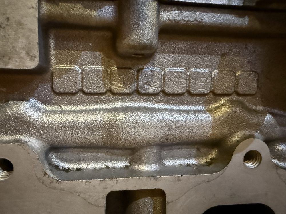Glowica kpt pokrywa zaworow walki master 2.3 bi turbo