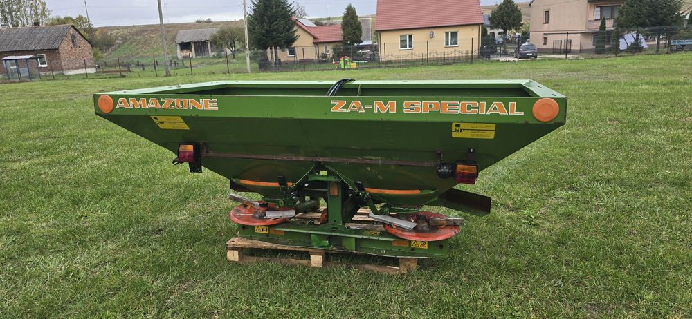 Sprzedam rozsiewacz nawozu  amazone zam special 1001 z niemiec lely