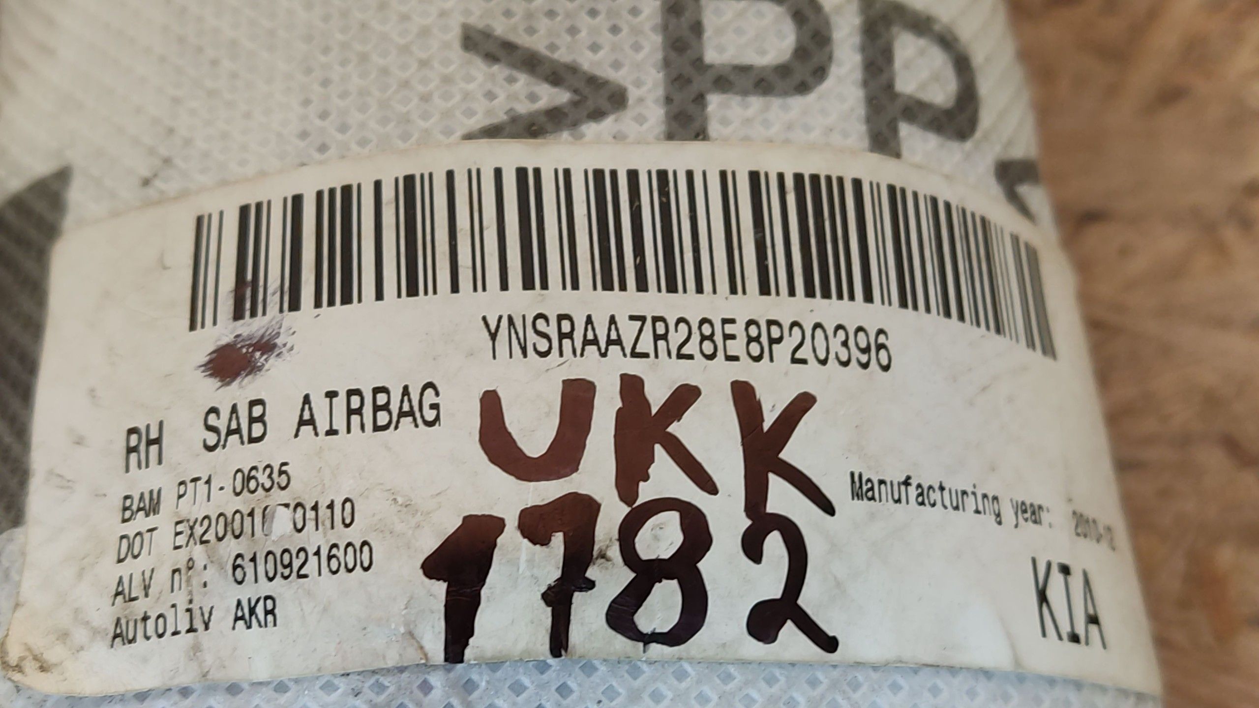 Kia Venga 10-17 Подушка безопасности в сиденье правая Airbag 610921600