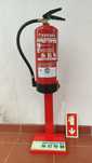 Kit extintor ABC, extintor CO2 e placa de alojamento local