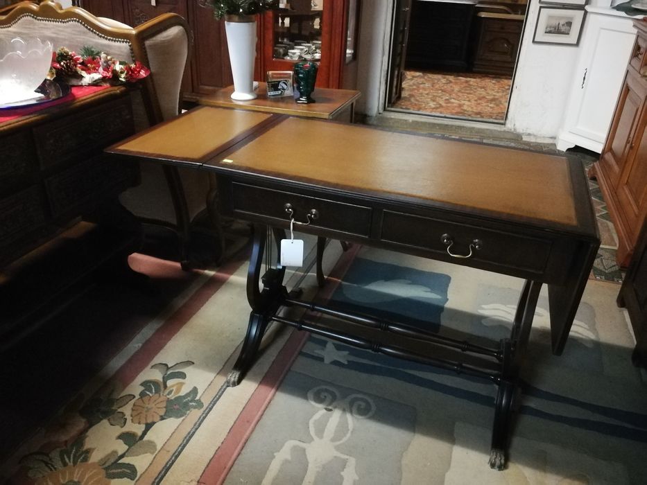 Duże biurko w stylu kolonialnym