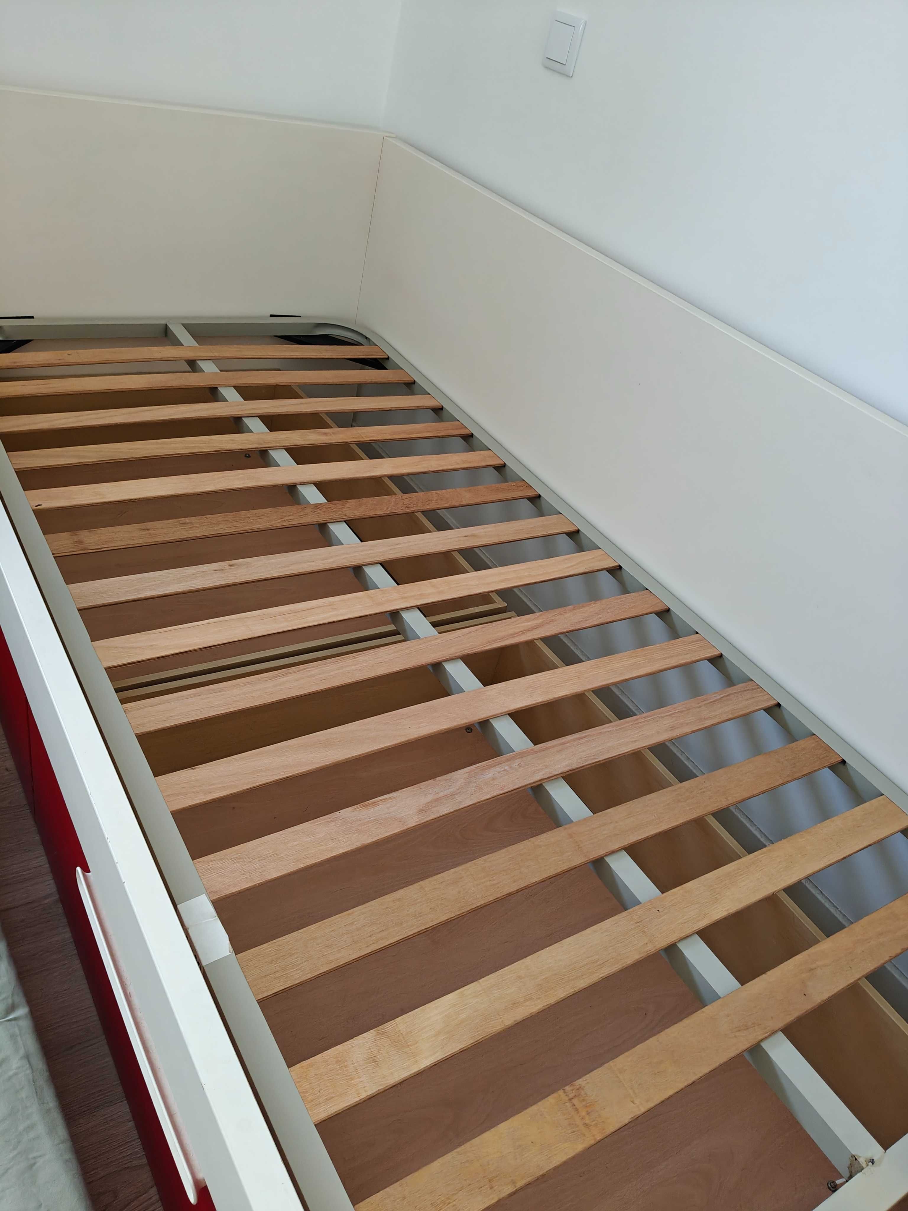 Cama de criança com 2 gavetões - usada