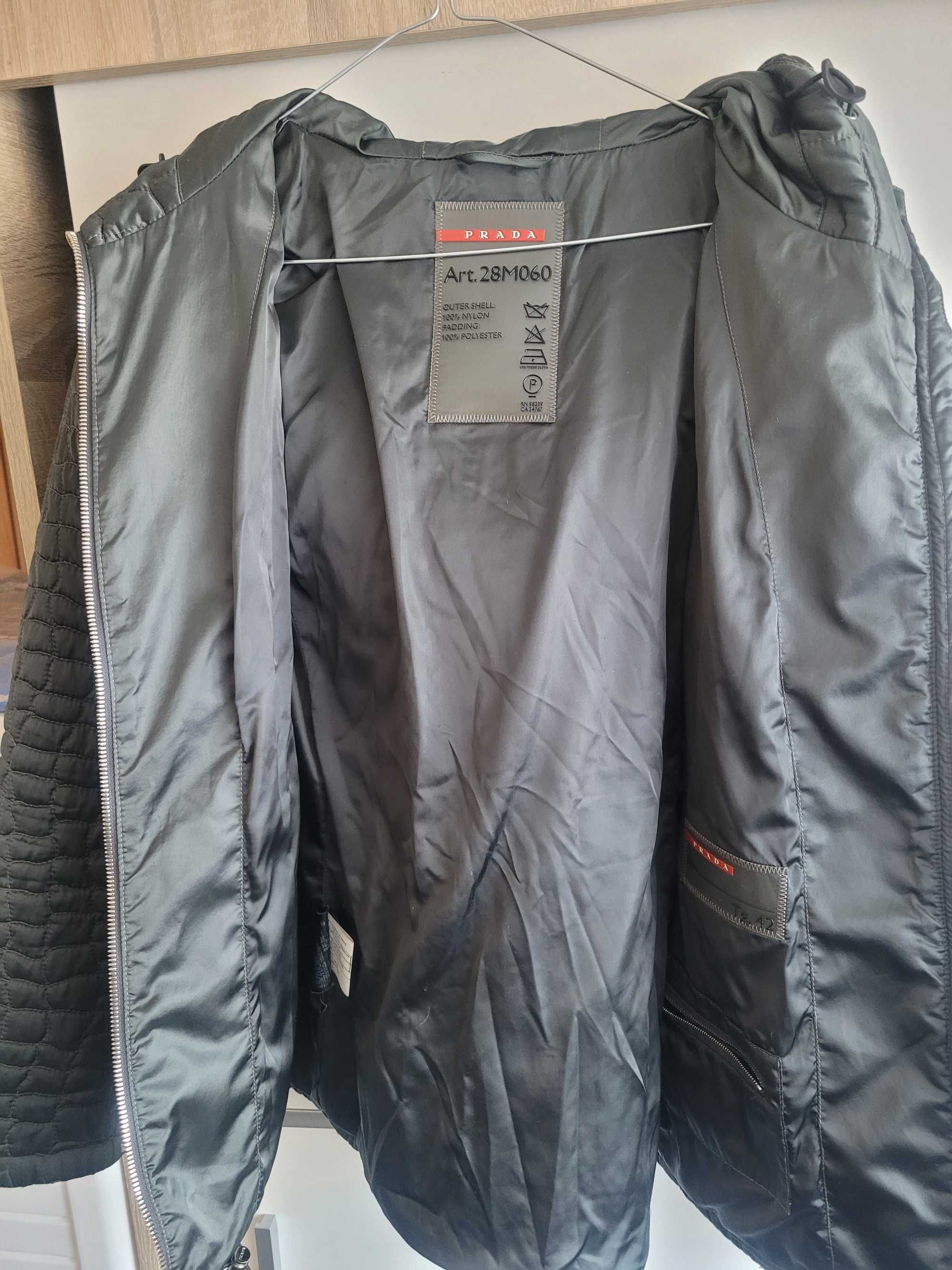 Super ultra lekka  elegancka cienka kurtka z kapturem Prada