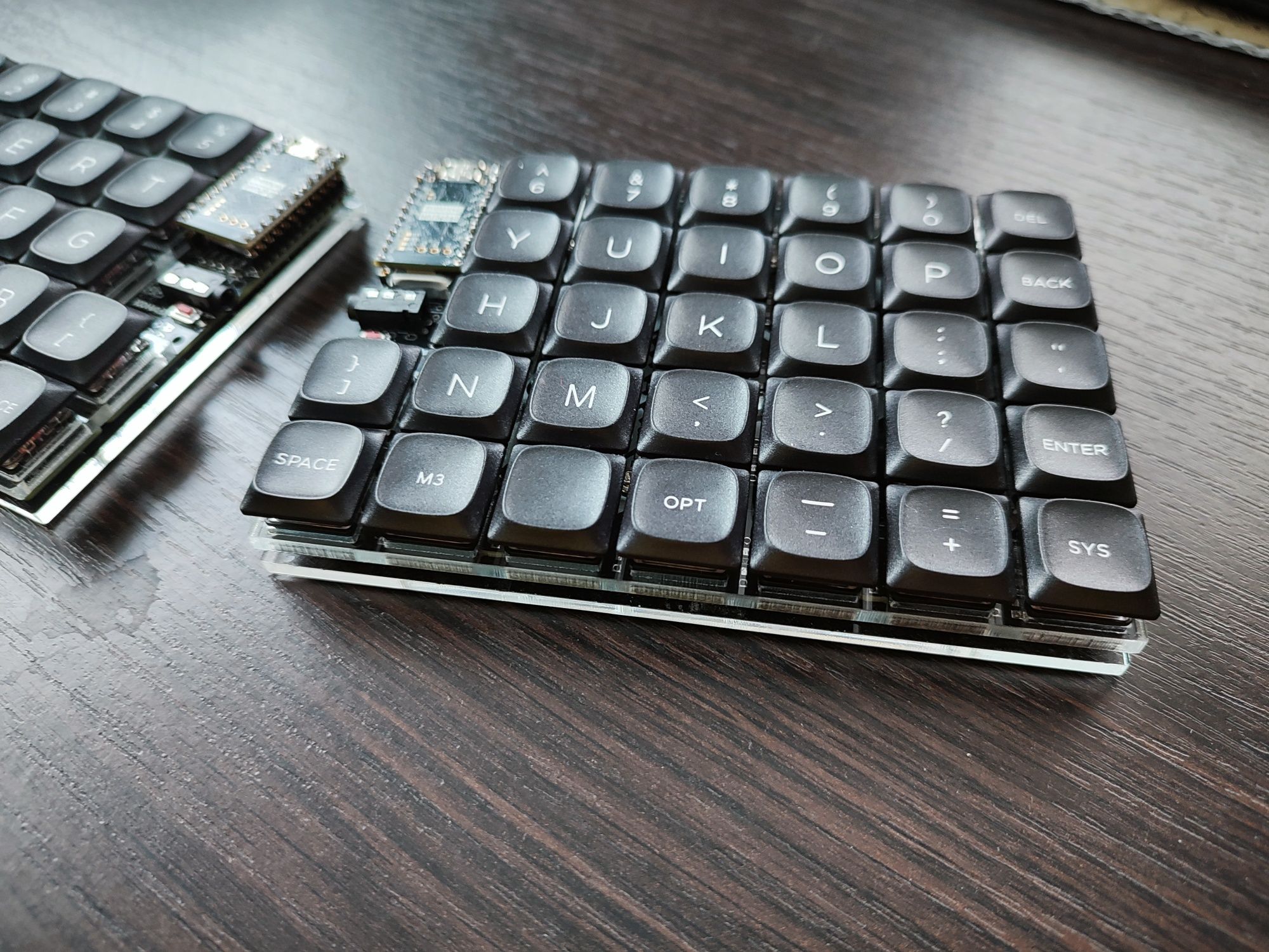Бездротова ортолінійна спліт клавіатура Helix keyboard