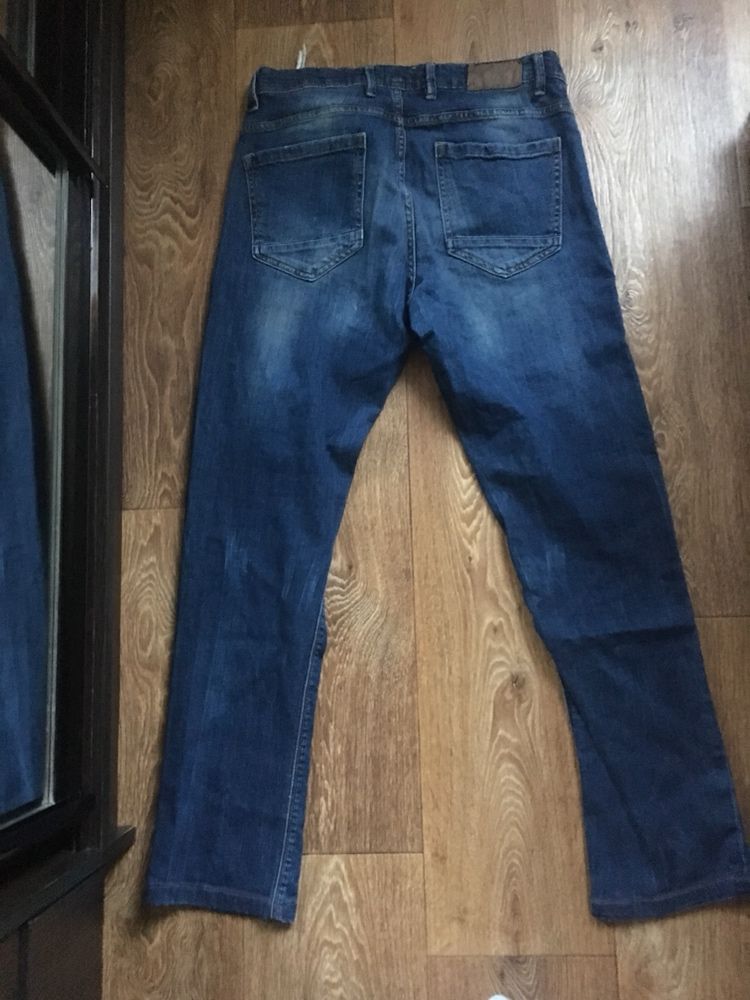 Продам джинсы мужские фирменые р.32
