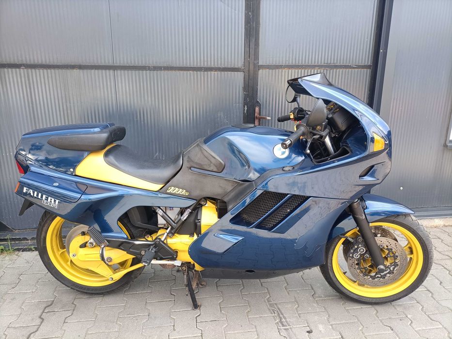 BMW K1 z dokumentami