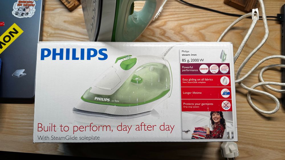 Праска Philips GC 2806