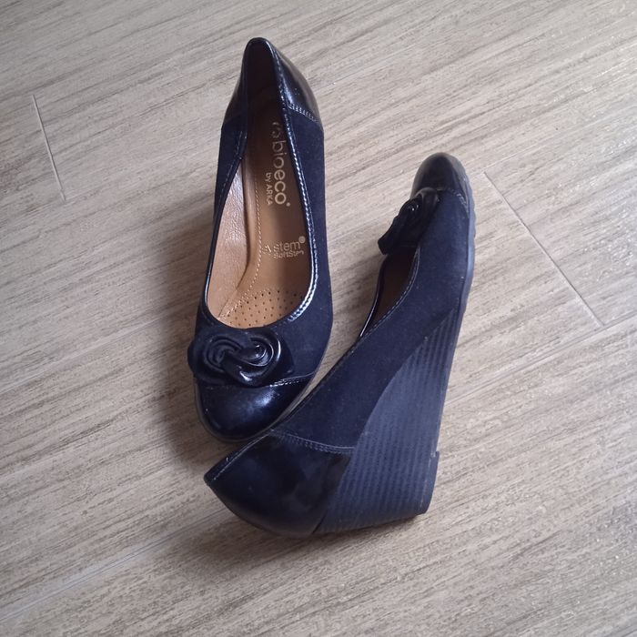 Туфлі на танкетці шкіряні