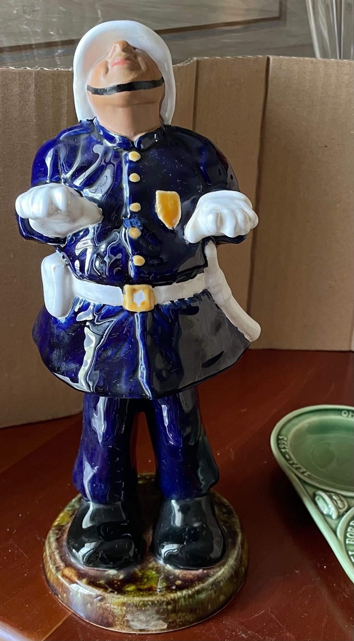 Polícia movimento oferta prato comemorativo Bordalo Pinheiro