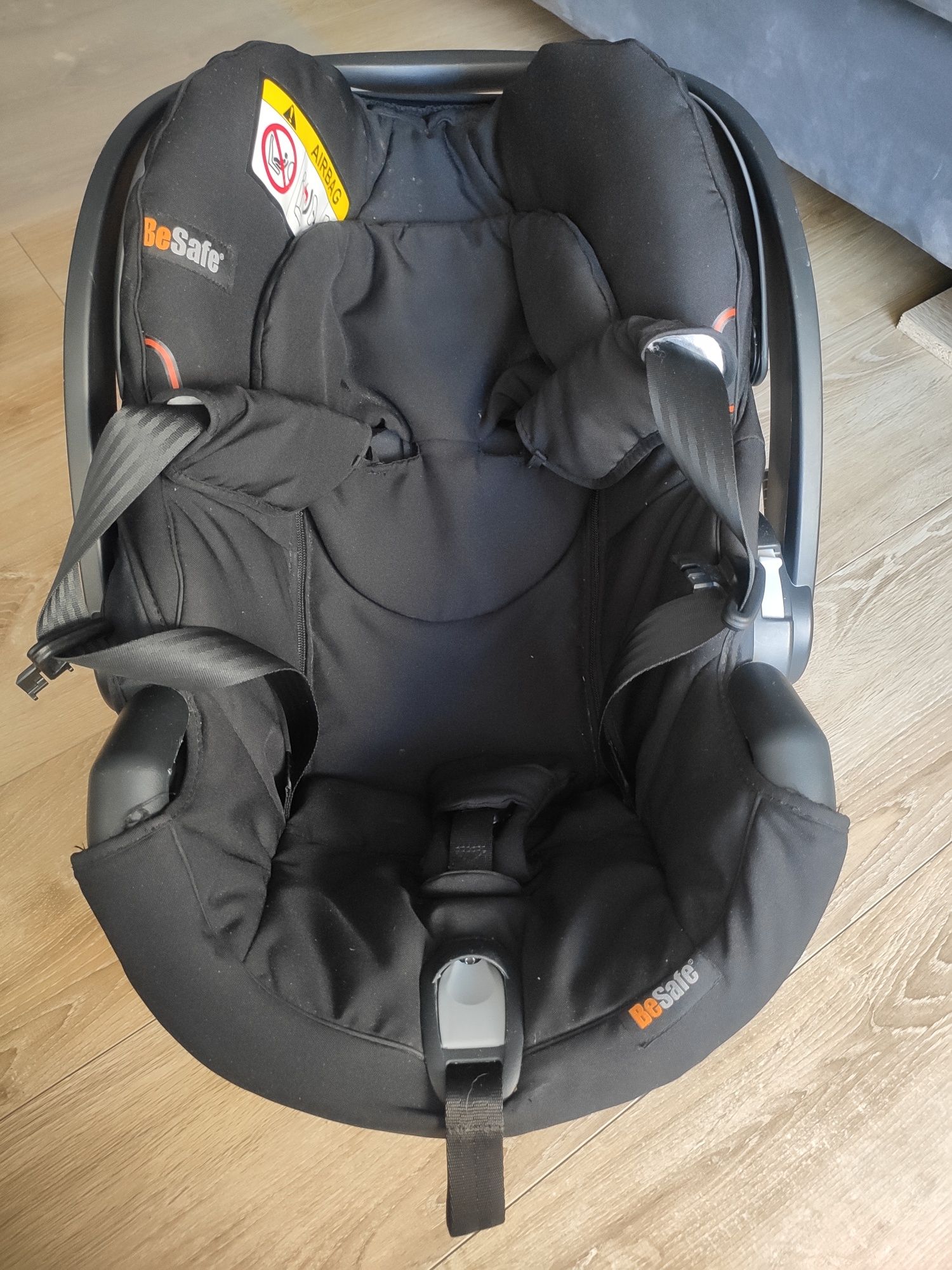 Besafe izi go x1 z bazą ISOfix i adaptery