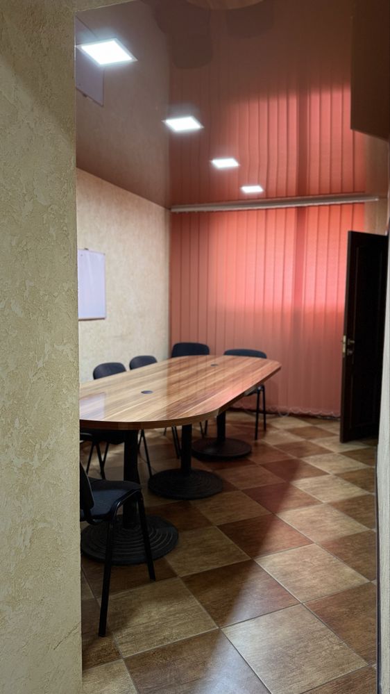 Оренда офіс Львів, 3 кімнати Єфремова Коновальця ближній центр здаєтся