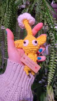 Żółty Pikmin z białym kwiatkiem amigurumi zabawka pluszak fanart