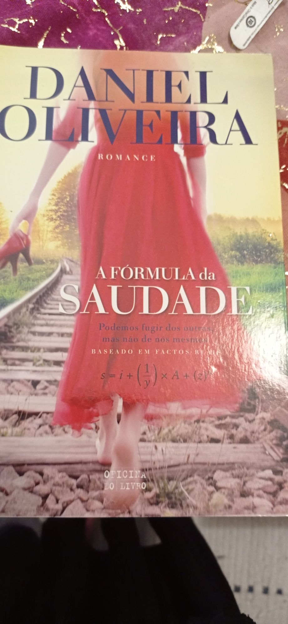 Vendo livro "A fórmula da saudade" de Daniel Oliveira