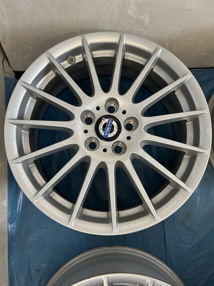274 Felgi Aluminiowe VOLVO R 17 5x108 otwór 63,3 Nowe
