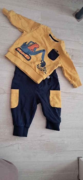 Bluza, 2 pary spodni. Rozmiar 68.