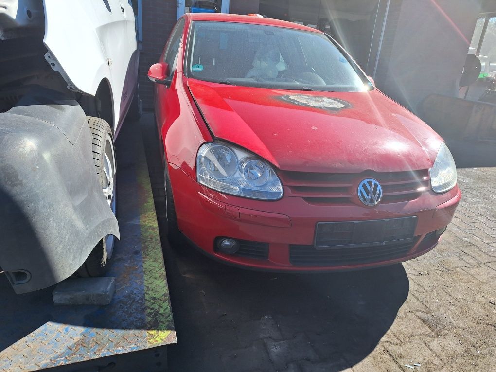 Golf 5 2008rok zderzak kompletny z halogenami  LY3D