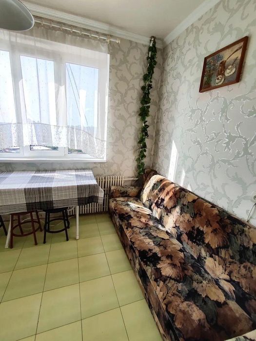 Продам 1-кімнатну квартиру, поруч метро Наукова