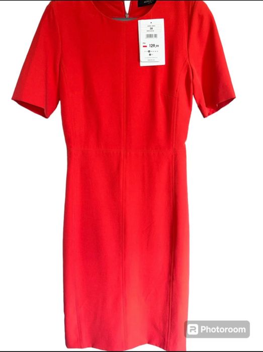 Czerwona sukienka z halką. Reserved.