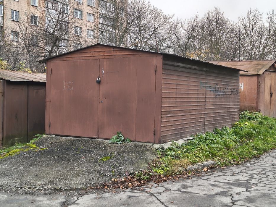 Гараж металевий.