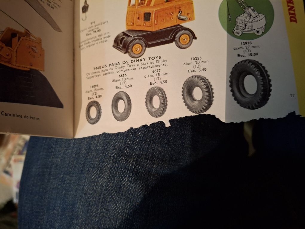 Catálogo Dinky toys português 1958