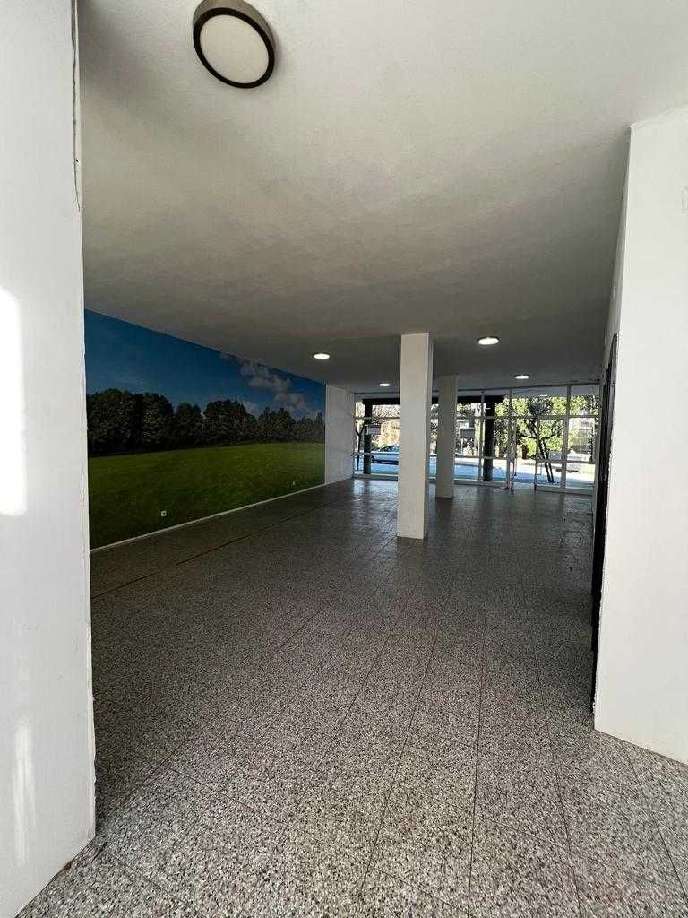 Armazém/Loja/Espaço Comercial em S. João da Madeira (161,7 m2)