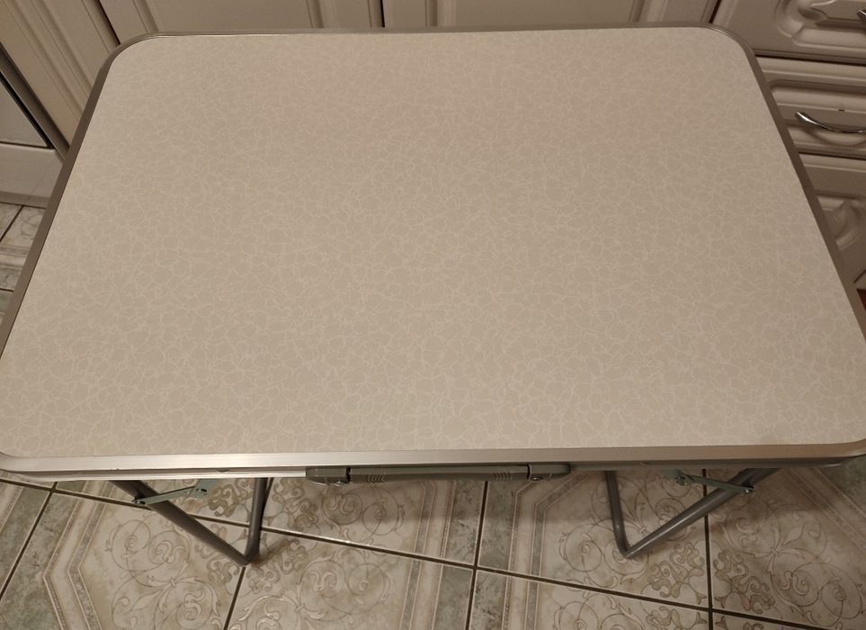 Nowy duży składany stolik turystyczny