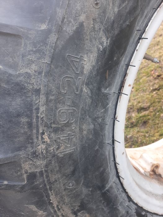 Opona 14.9 w bardzo ładnym stanie