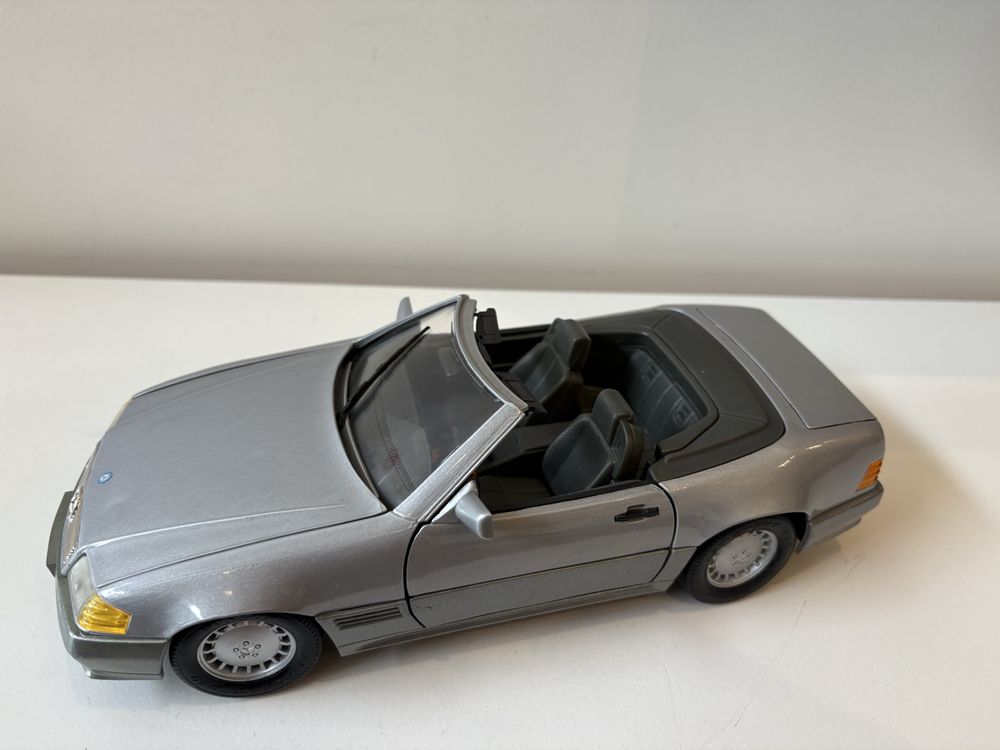 Model Mercedes 500SL R129  1:18 Maisto (bburago welly)