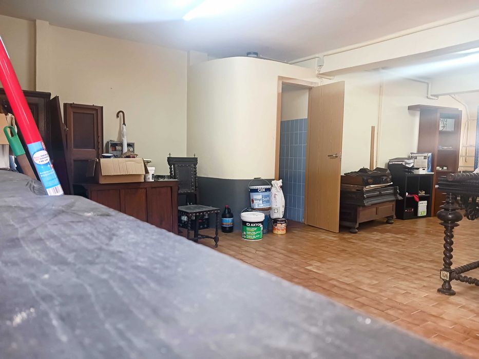 Cave e Logradouro 210,5 m²