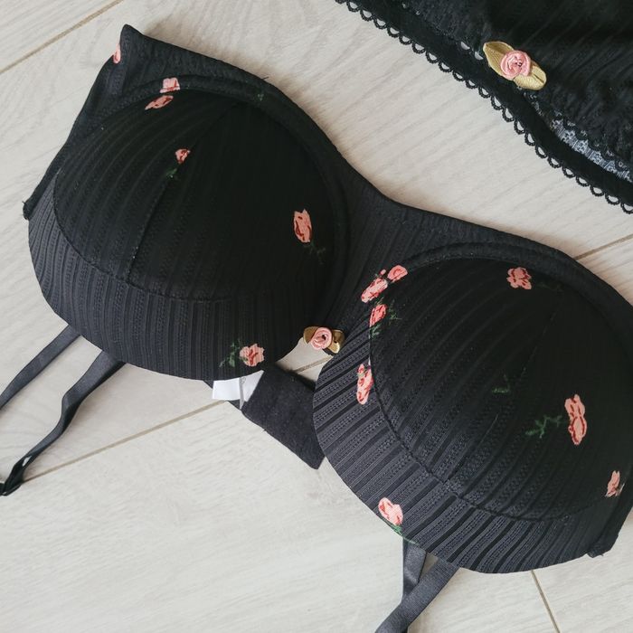 Nowy zestaw M 85B bielizna biustonosz stringi