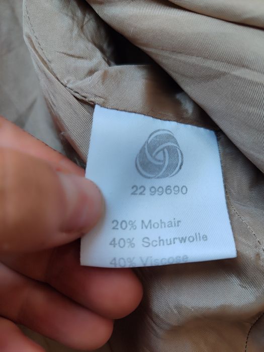 Якісний блейзер-пальтр у складі якого 20%мохеру,40%шерсті та 40%віскоз